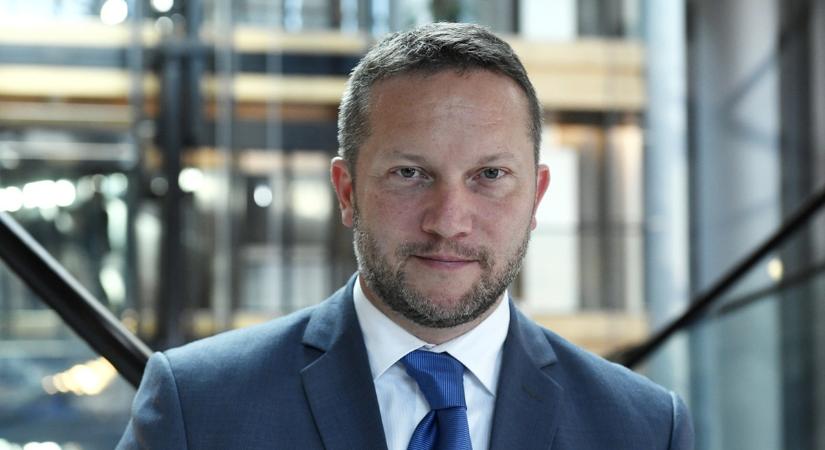 Brüsszeli források: Ujhelyi szerint veszélybe kerülhet a helyreállítási alapból remélt hitelösszeg is