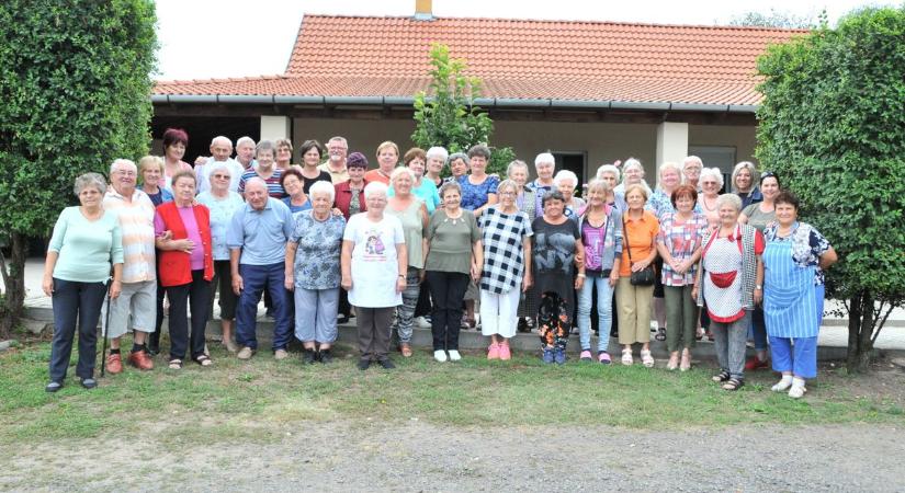 Jó idő, jó hangulat és nótaszó