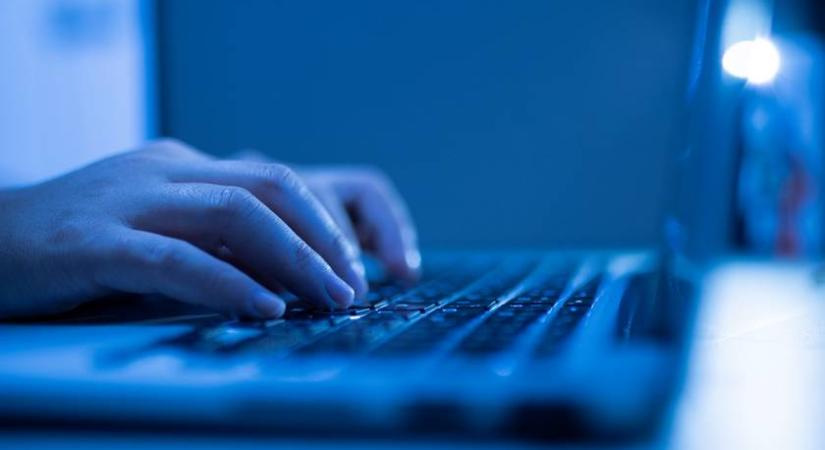 A mesterséges intelligencia segítségével trükköznek a csalók: visszatért egy klasszikus csalási forma