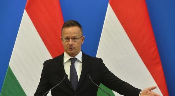 Ördögi kört lát Szijjártó Péter