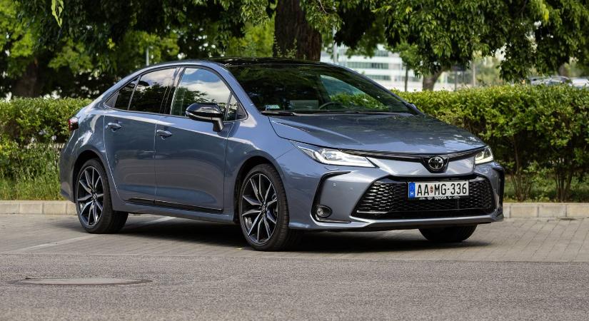 52 millió ember nem tévedhet? - Toyota Corolla Sedan GR Sport 1,8 Hybrid