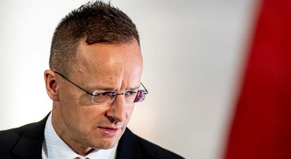 Szijjártó: a terrorizmus és az illegális bevándorlás egyfajta ördögi kört alkot egymással