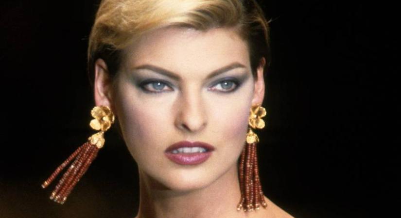 16 évesen meztelen fotózásra akarták kényszeríteni: durva élményéről rántotta le a leplet Linda Evangelista
