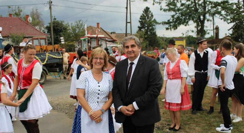 Pályázati forrásból újulhatott meg három útszakasz Borsosberényben, jöhetnek a járdák