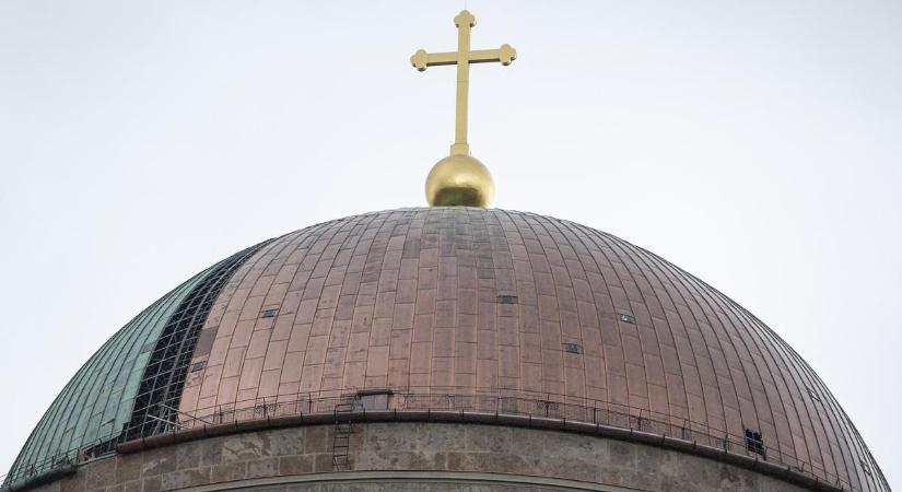 Döbbenetes tragédia Esztergomban: a robbanásban egy rendőr meghalt, többen megsérültek