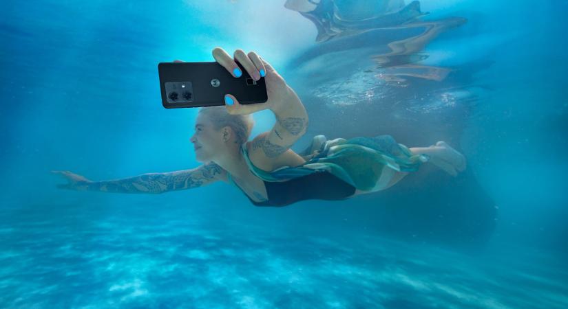 Meglepő eladási számokat hozhat a Motorola két új mobilja
