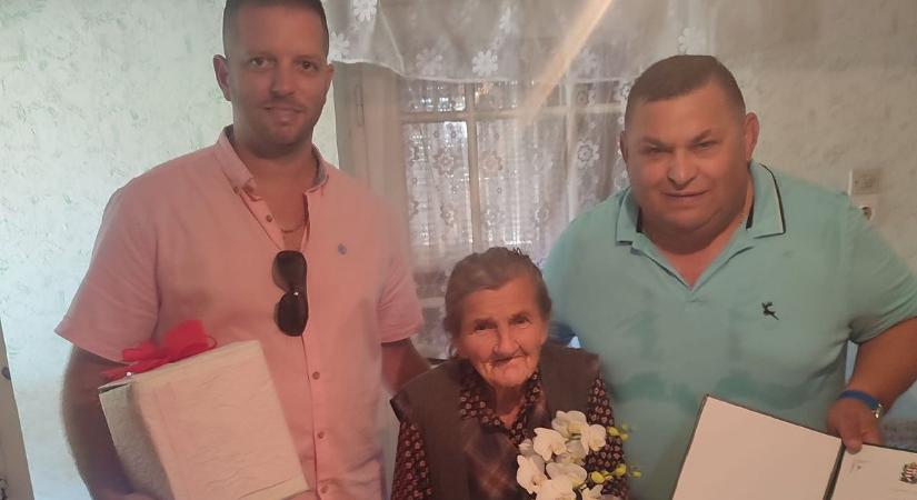 A kilencvenéves Ilonka nénit köszöntötték Átányban