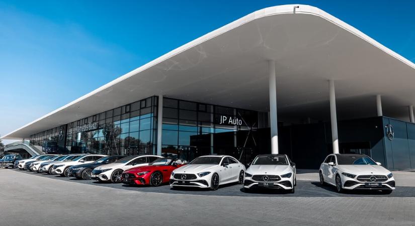 DIGITALIZÁLT MERCEDES-BENZ AUTÓSZALONT NYITOTT A JP AUTO