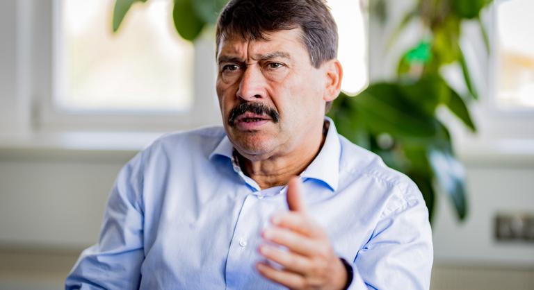 Áder János: Ha az akkugyárak megsértik a környezetvédelmi normákat, be kell zárni az üzemet