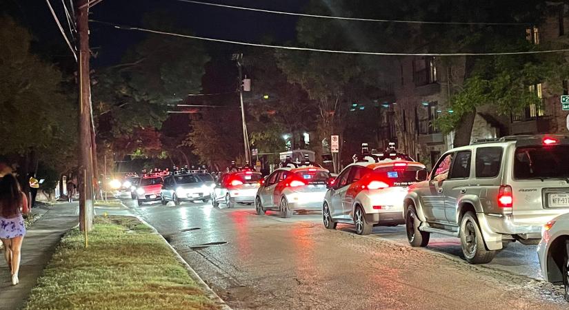 Önvezető robotaxik okoztak hatalmas dugót Texasban