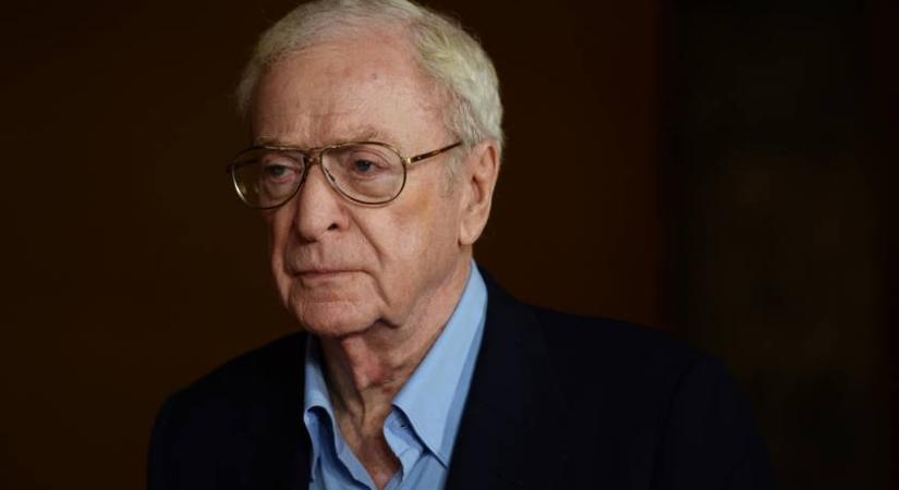 Michael Caine-nek alig bír már rendesen járni: szomorú döntésre jutott a 90 éves színész