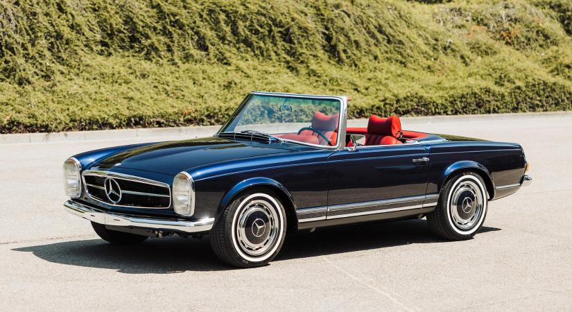Modern V8-as motorral szerelték ezt a klasszikus Mercedes SL-t
