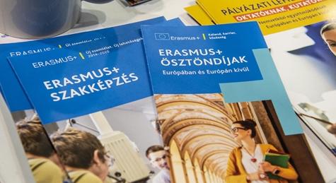 Petícióval fordult az Európai Parlamenthez négy magyar diákszervezet az Erasmus-ügy miatt