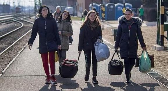 Mintegy tizenkétezren érkeztek Ukrajnából szerdán, 130-an kaptak ideiglenes tartózkodási engedélyt