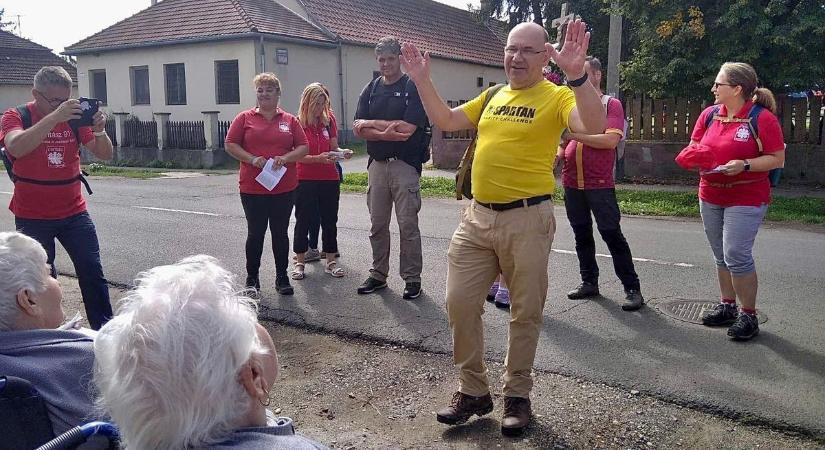 Zarándokútján áldotta meg a nógrádmegyeri otthon lakóit a váci püspök