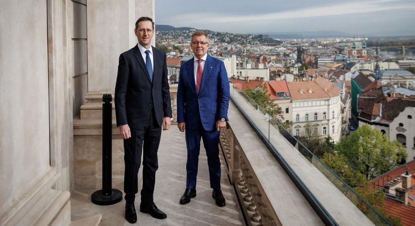 Egy asztalnál a magyar gazdaságpolitika nagyágyúi – cikkünk frissül