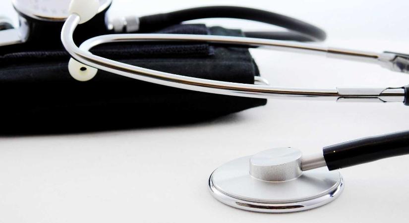 Testi sértéssel vádolnak egy nőgyógyászt, mert elmulasztotta a terhességmegszakításon átesett nő után követését