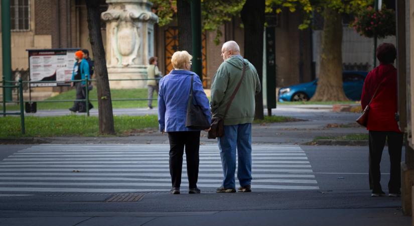 Nyugdíjkorhatár-emelést, családi nyugdíjat javasol a Corvinus közgazdásza