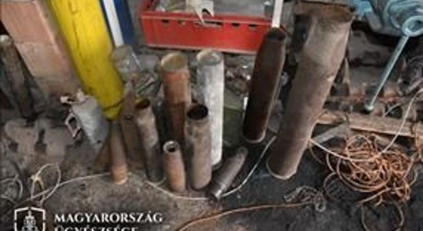 Világháborús robbanótesteket és robbanóanyagokat gyűjtött