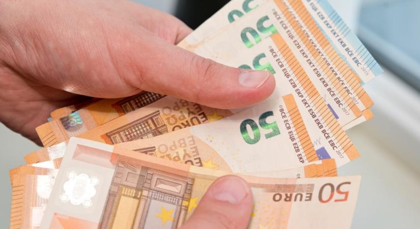 350 eurót ígért az állam, sok diák még mindig nem kapta meg a pénzt