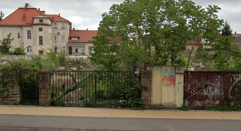 Mi létesüljön a vasútállomás melletti romos területen? - SZAVAZÁS