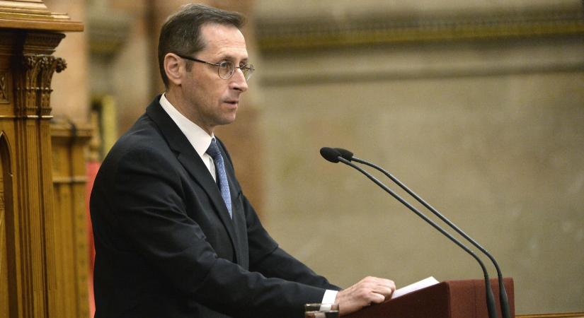 Varga Mihály a bankadóról: ez egy fiskális eszköz, de a monetáris politika is léphet