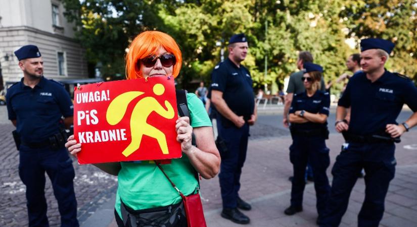 Pénzért árulták a vízumokat a bevándorlásellenes politikusok