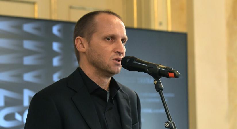 Ikarosz, a barlanglakó – Demeter Szilárd nyitóbeszéde a Versmaratonon