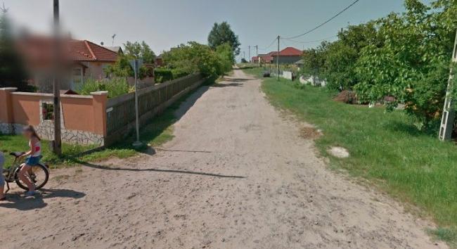 Öt homokos utcát aszfaltoznak le Tégláson