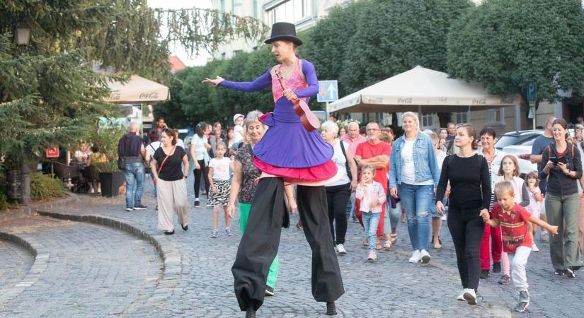 Látvány, tehetség, misztikum – a közönséget is bevonták a veszprémi cirkuszba