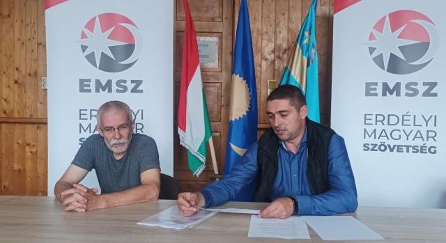 Csoportos panaszt indítanak a gyergyószentmiklósi zászlók visszahelyezésért