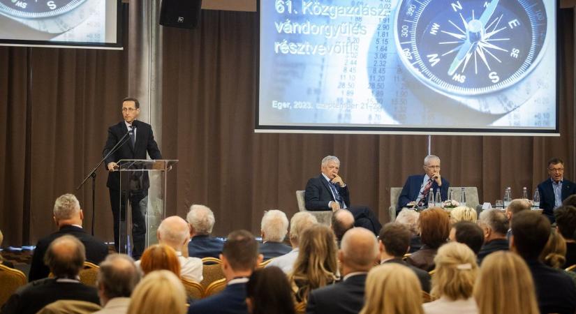 Vita a kormány gazdaságpolitikájáról az egri közgazdász vándorgyűlésen