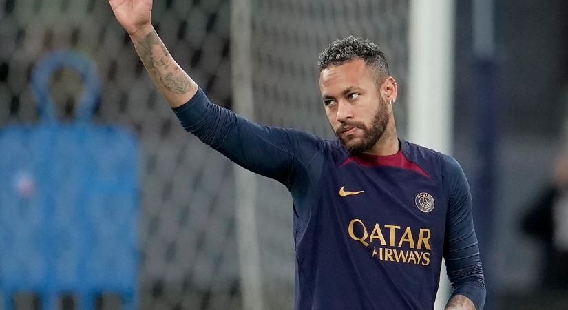 Neymar újabb botrányba keveredett, két nővel bukott le