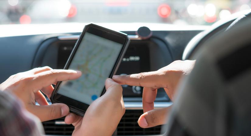 Szakadékba zuhant egy autós, meghalt, beperelték a Google-t