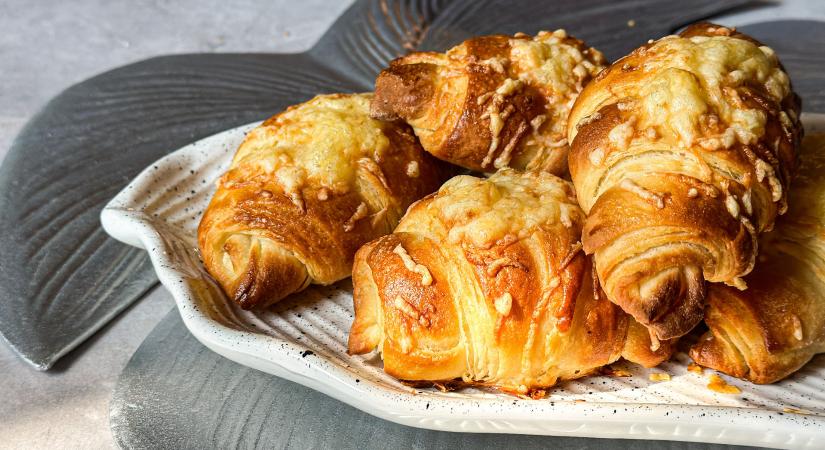 „Csalós” sajtos croissant
