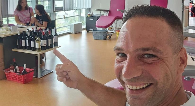 Nem csak a villányi borok csábították a siklósi várkapitányt a Pécsi Vérellátó Központba