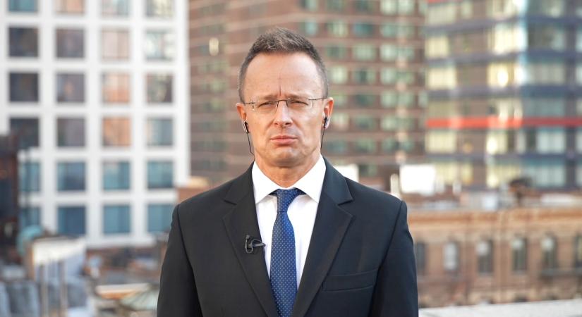 Szijjártó: tízezer tonna gabonával enyhítenénk a szudáni válságot, de még mindig Kijevre várunk
