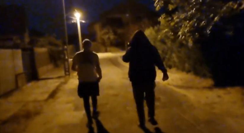 Szórólapozókat kergetett a csepeli alpolgármester, azt mondja, egyikük fidelitasos vezető – videó