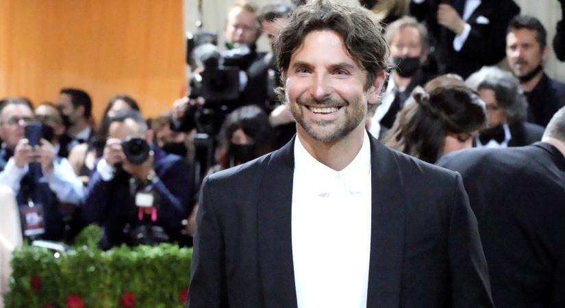 Bradley Cooper kopaszra nyíratta a haját a szakítás után