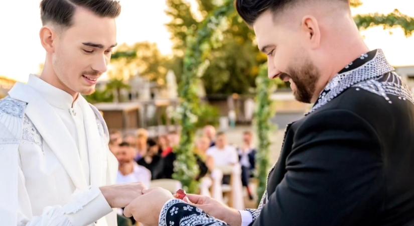 Osváth Zsolt influenszer egybekelt szerelmével, Patrikkal