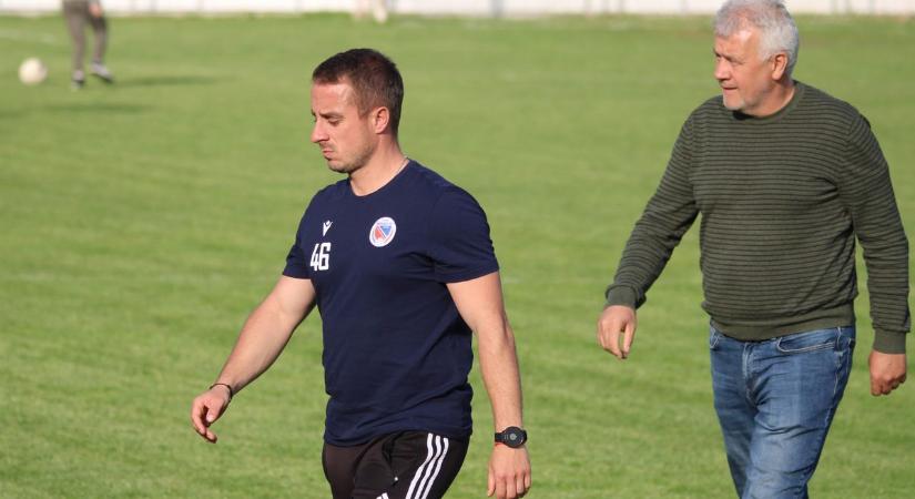 Simon József egyet aludt a vereségre, aztán lemondott az edzői posztról