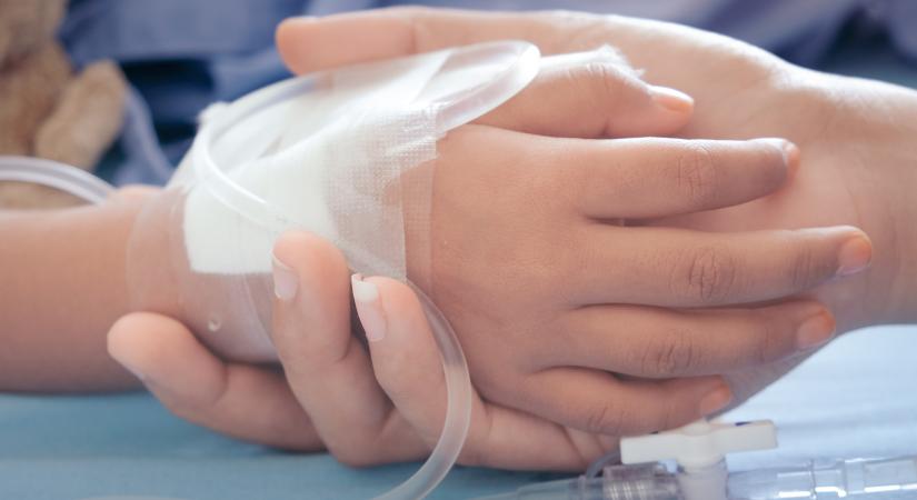 Szülők figyelem! A mentőorvos elárulta, mi okozhat belső égési sérülést a gyerekeknek