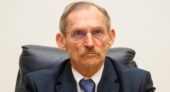 Pintér Sándor hősi halottá nyilvánította az elhunyt rendőrt