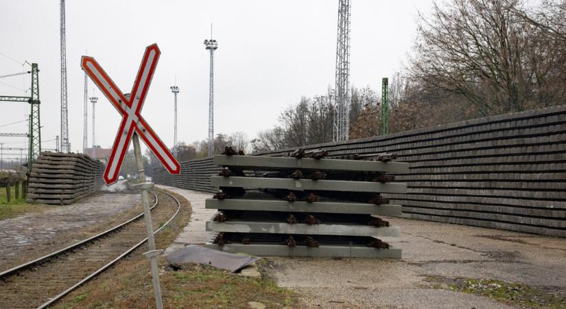 Úgy oldotta meg a MÁV a győri vonal felújítását, hogy a Budapest-Belgrád építéséről vittek át hozzá mindent