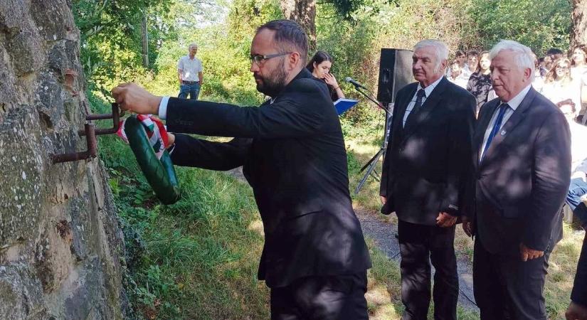 Megemlékezés a Trianoni Emlékkeresztnél Celldömölkön - fotók