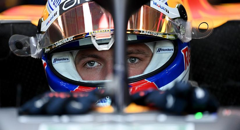 Verstappen a kijelzőkön figyelte Sainz harcát Szingapúrban