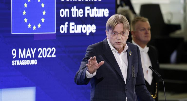 Guy Verhofstadt teljesen kiakadt Orbán Viktorra, megkongatta a vészharangot