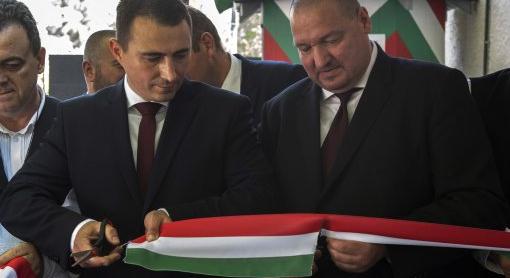 Megkergette a szórólapozókat a csepeli alpolgármester, az egyikük fidelitasos vezető lehetett