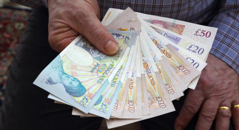 Októberben jelentősen eshet a brit infláció