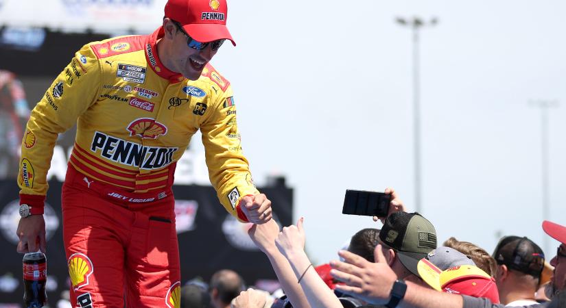 „Tudjátok, hogy működik a Netflix” – Logano fél, hogy az új NASCAR-dokuszéria rossz színben fogja őt feltüntetni